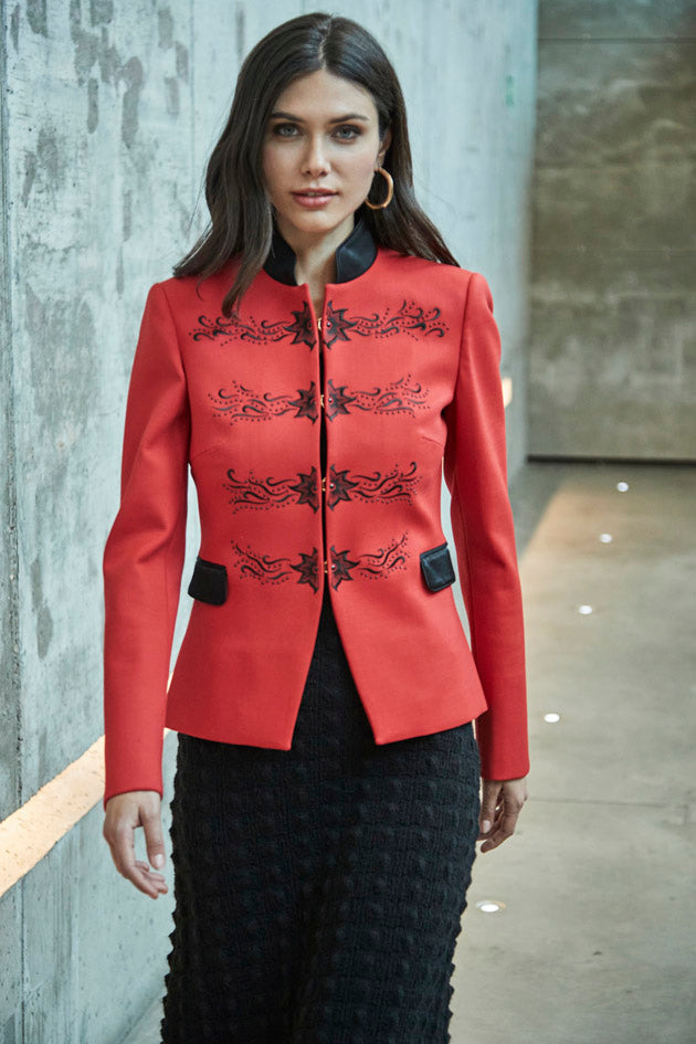 BLAZER ROJO BORDADO NEGRO FIORELLA