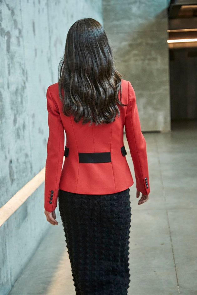 BLAZER ROJO BORDADO NEGRO FIORELLA