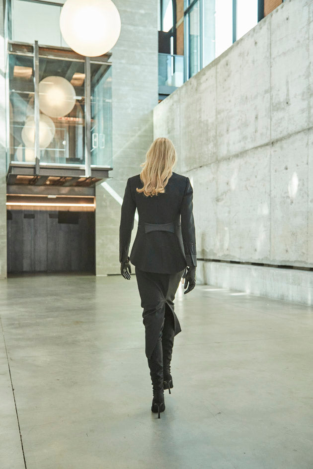 NUVOLA BLACK BLAZER WITH FISH EMBROIDERY