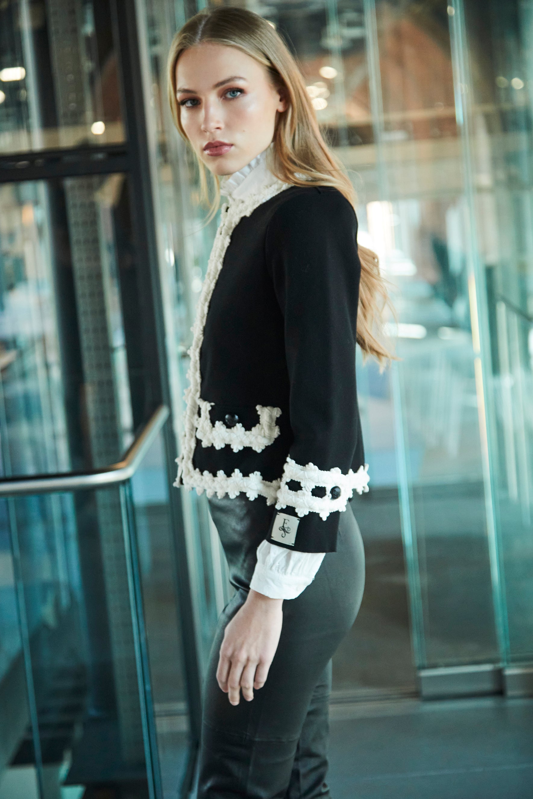 CHAQUETA PUNTO NEGRO RENÉ