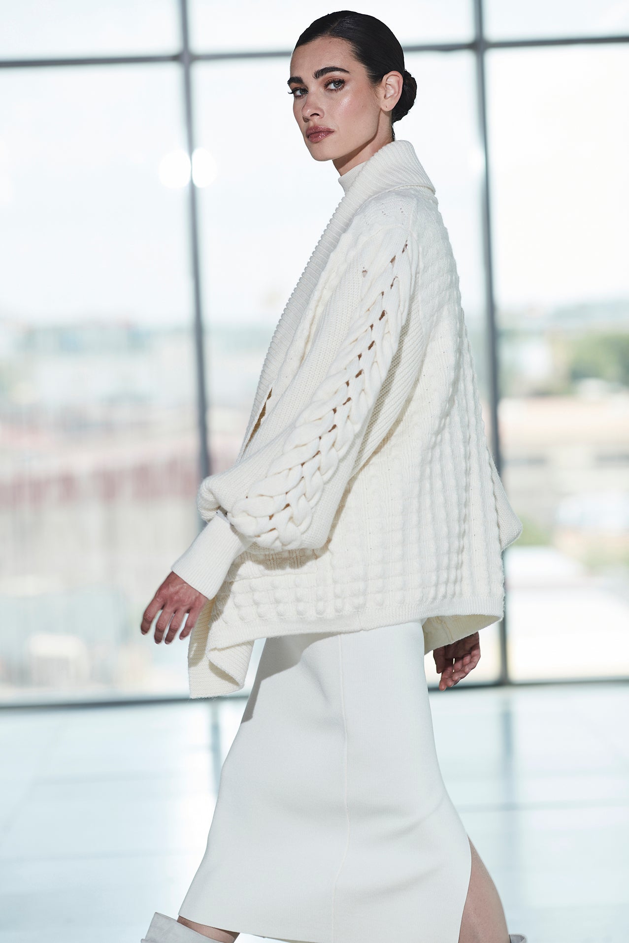 DANIELLE SHORT IVORY CARDIGAN