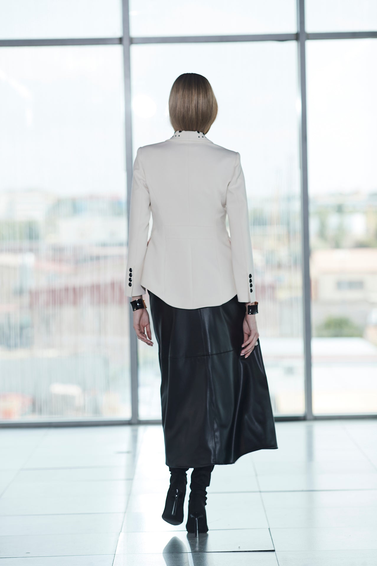 ELEANORE IVORY BLAZER
