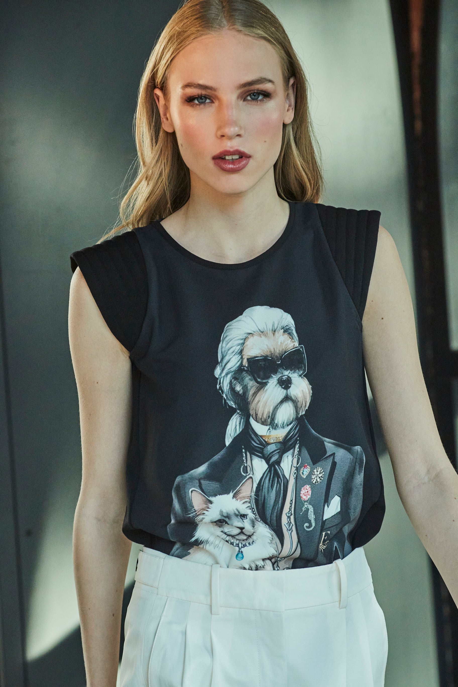 BLACK SWEET CAT T-SHIRT