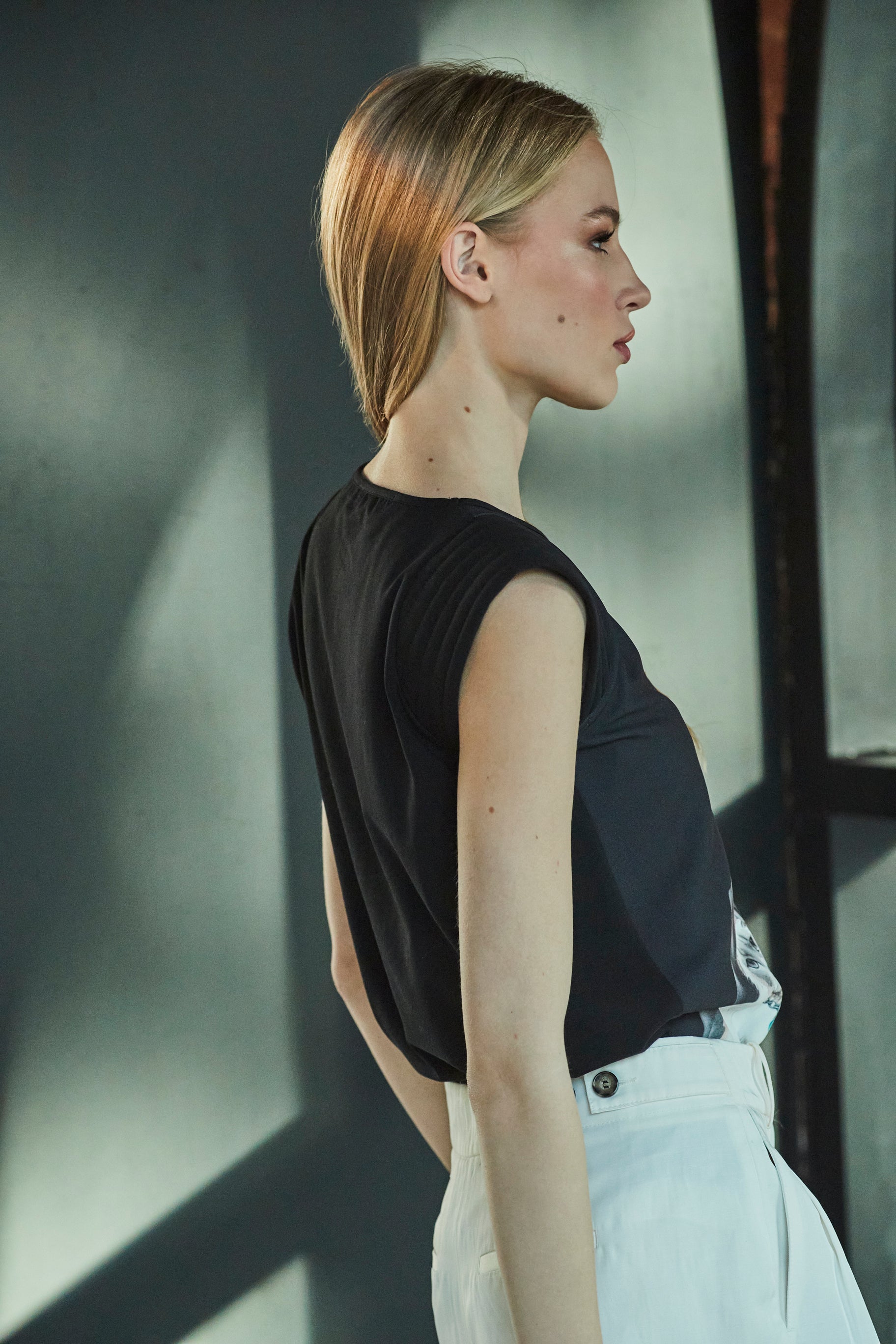 BLACK SWEET CAT T-SHIRT