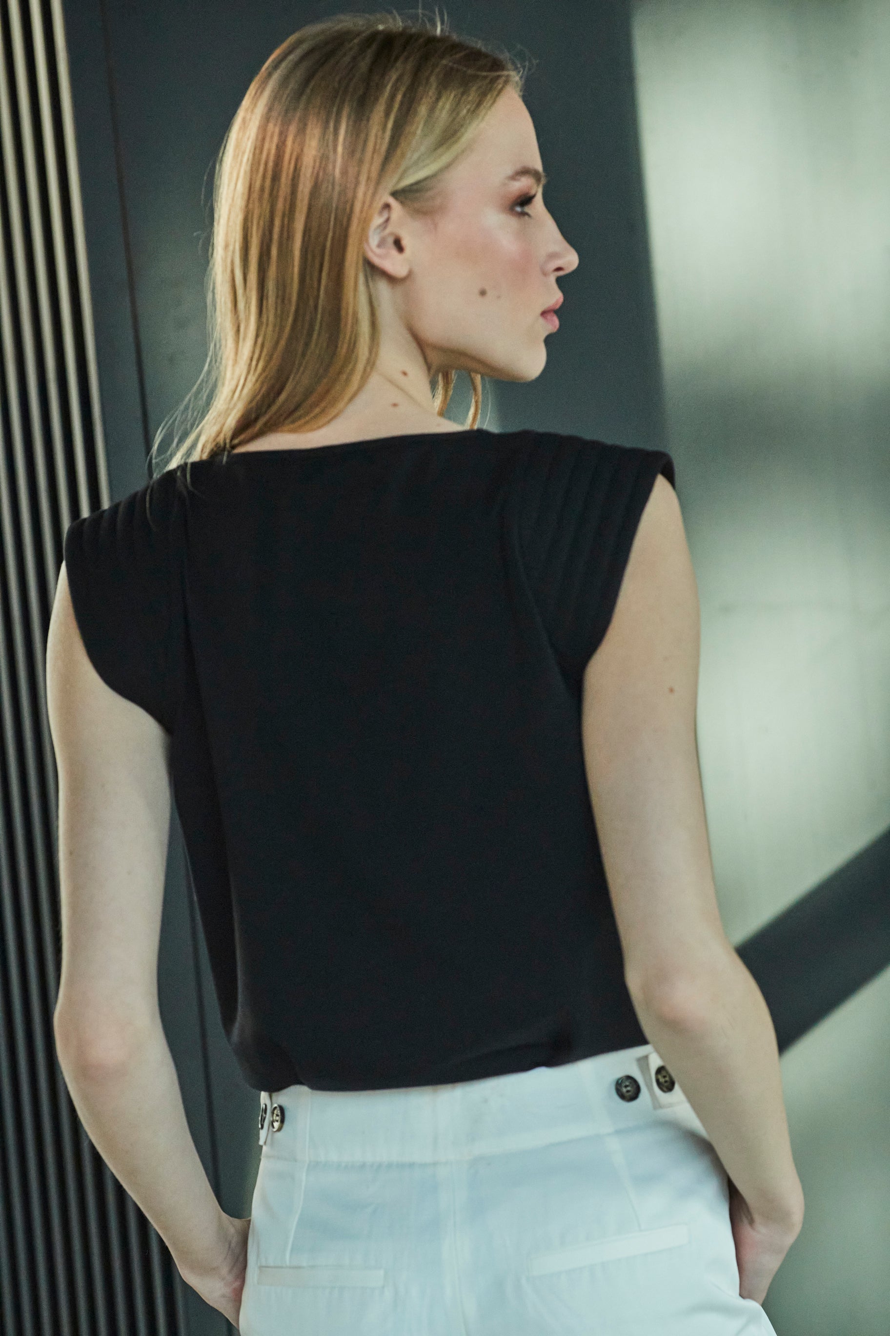 BLACK SWEET CAT T-SHIRT