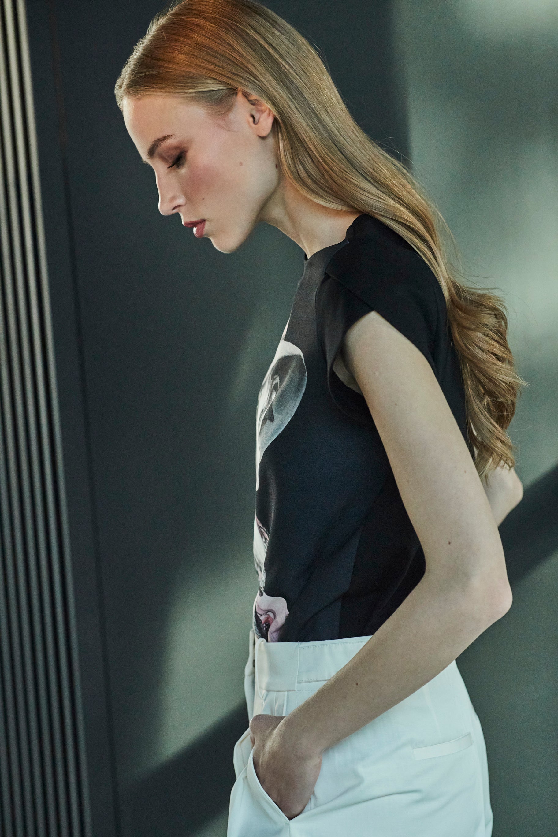 BLACK CAMELIA T-SHIRT