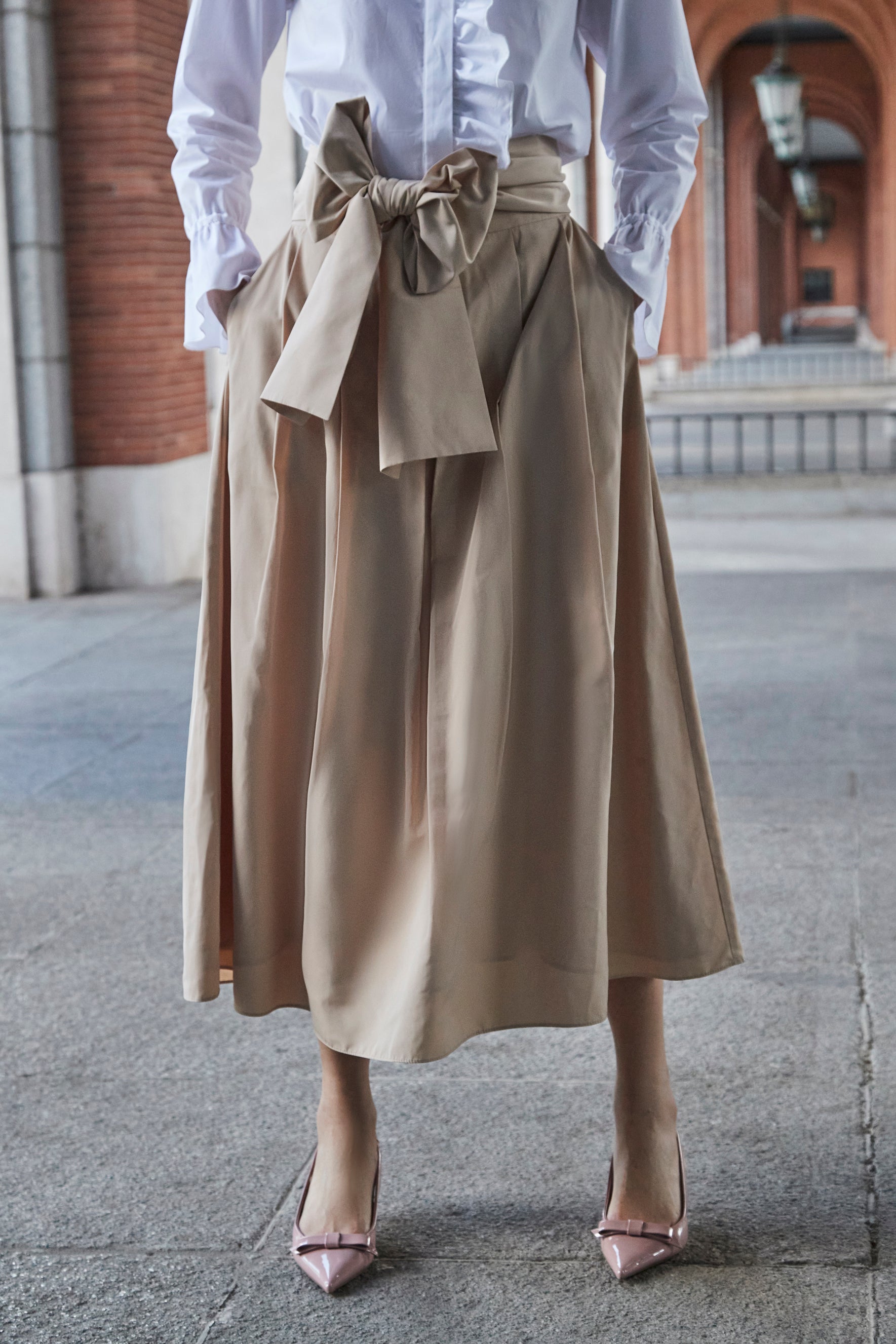 BEIGE TAFFETA MIDI SKIRT