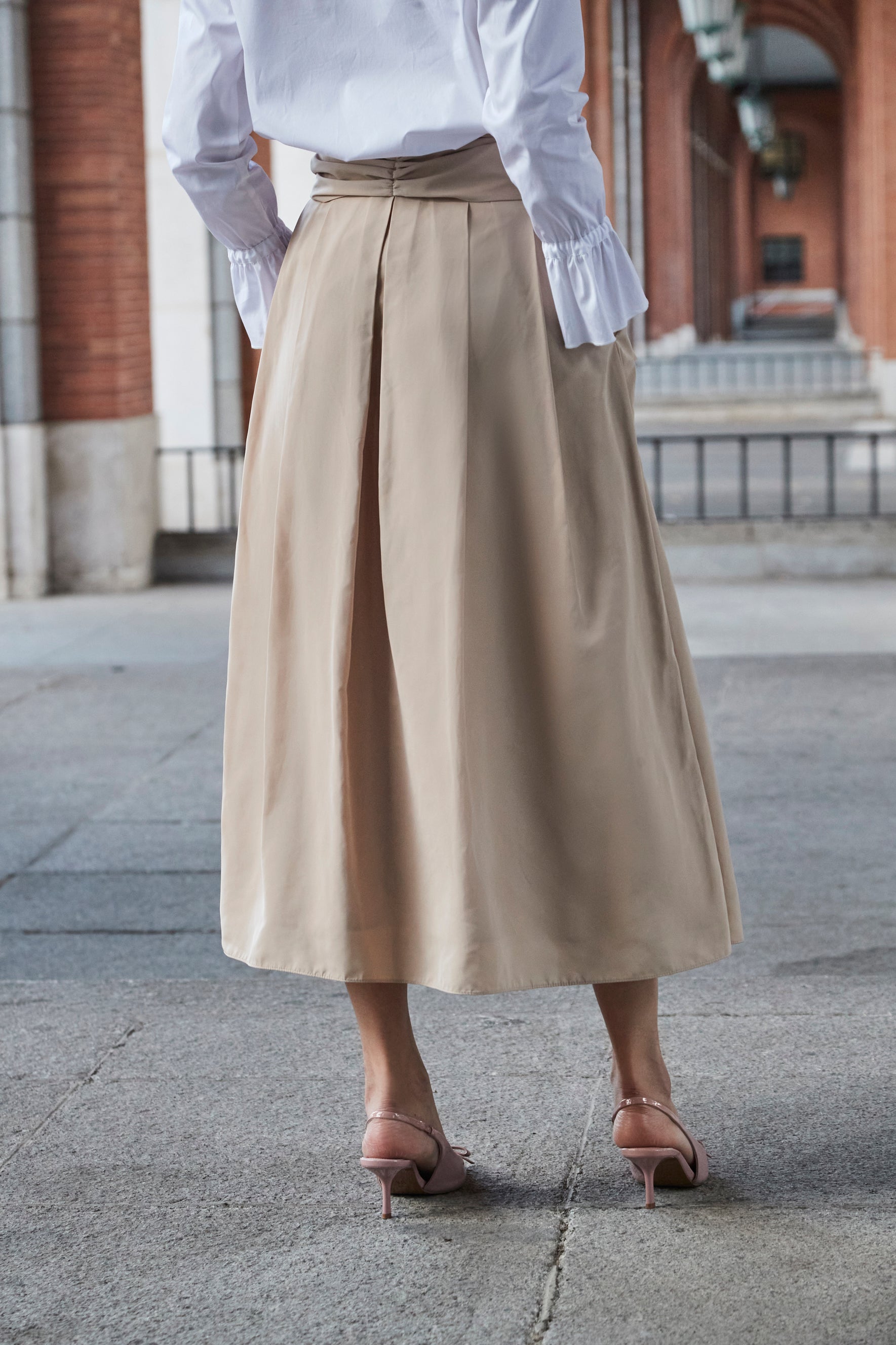 BEIGE TAFFETA MIDI SKIRT