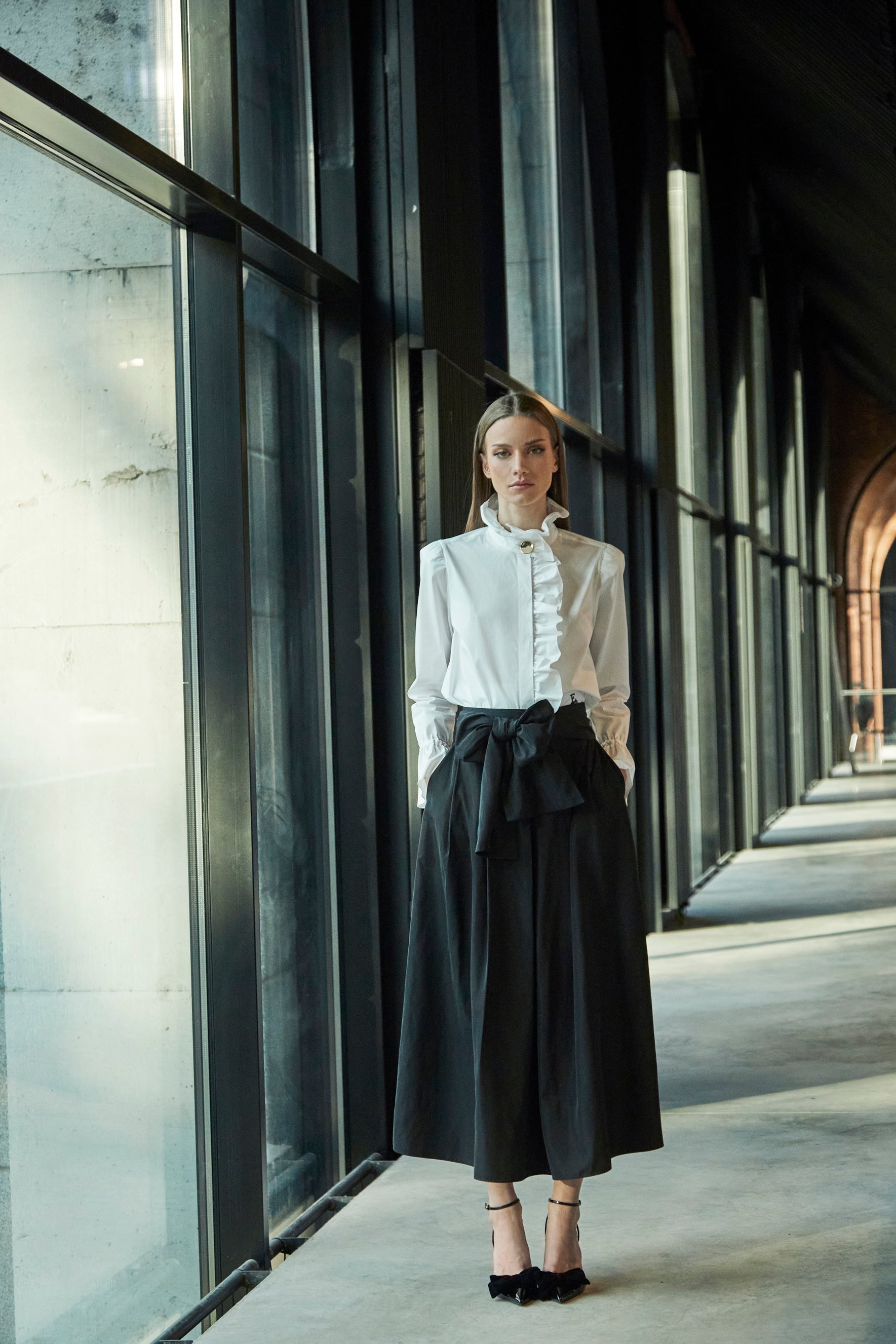 BLACK MIDI TAFFETA SKIRT