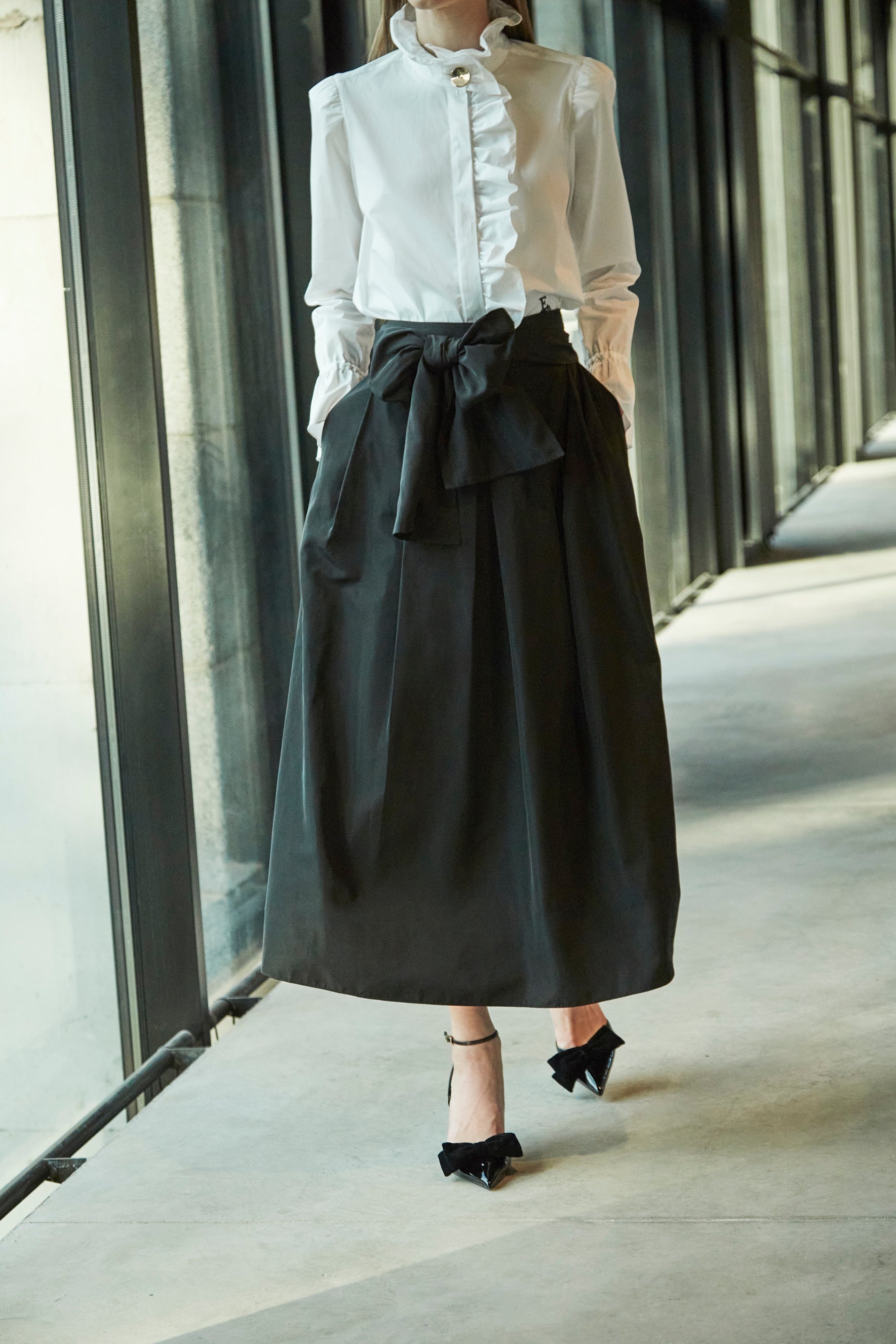 BLACK MIDI TAFFETA SKIRT