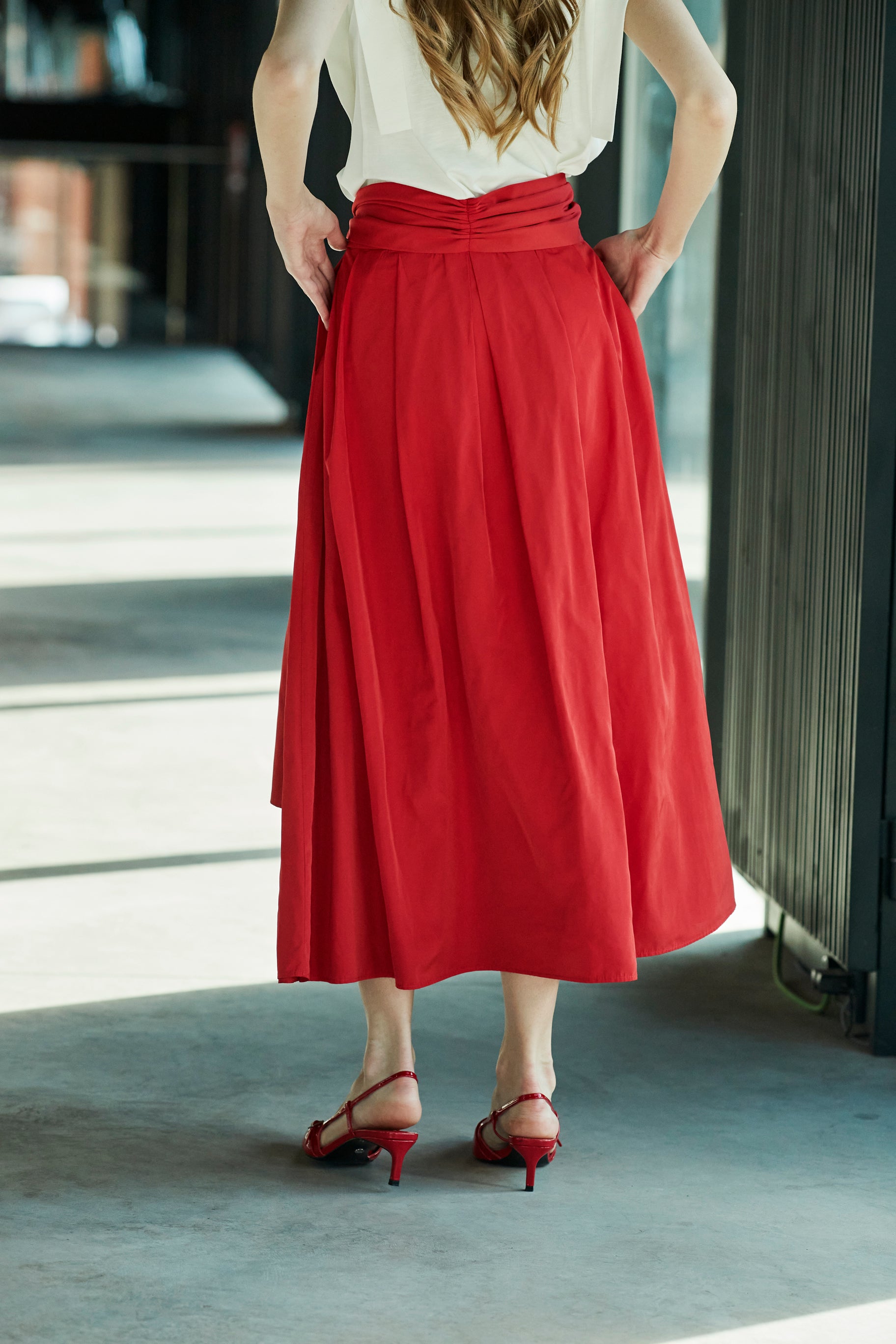 FALDA MIDI ROJO TAFETA