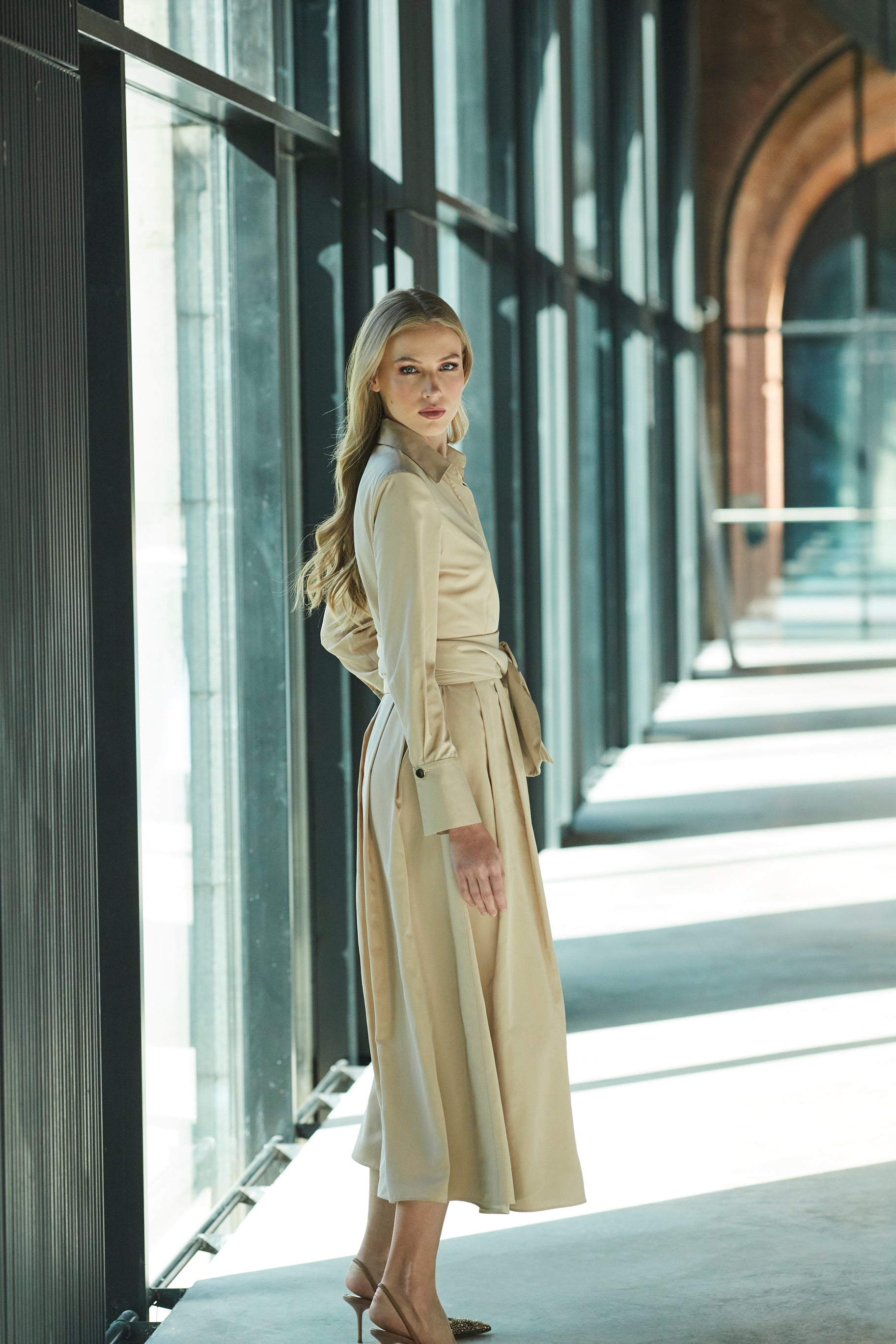 VESTIDO CAMISERO LISO BEIGE CORNELIA