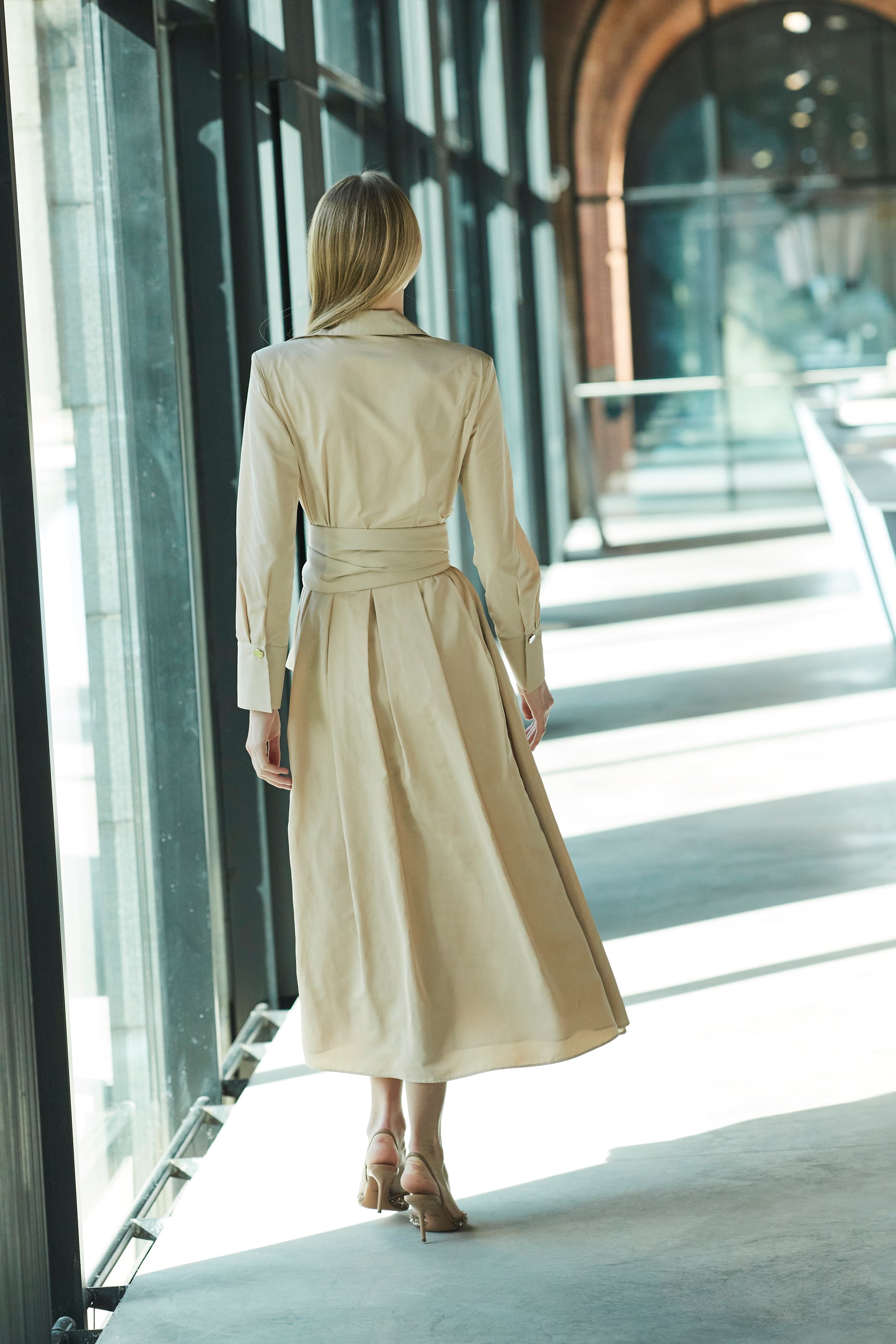 VESTIDO CAMISERO LISO BEIGE CORNELIA