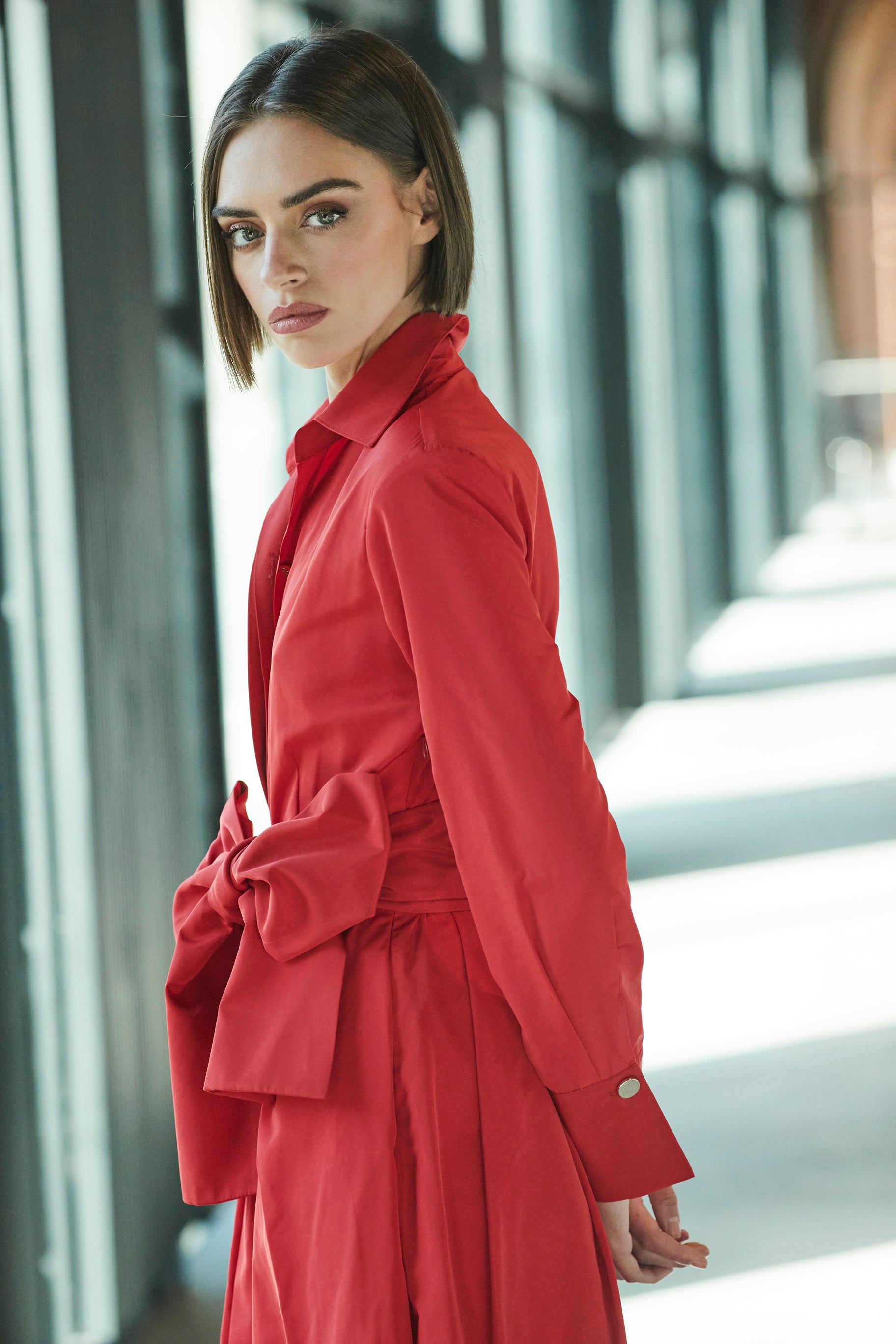 VESTIDO LISO CINTURON ROJO CORNELIA