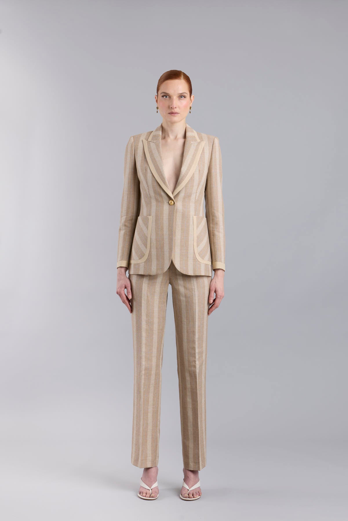 Women’s Gilbertine tailored blazer in camel linen-blend with a single-button closure.