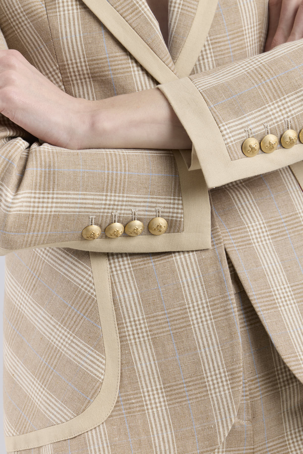 Women’s Gilbertine tailored blazer in camel linen-blend with a single-button closure.