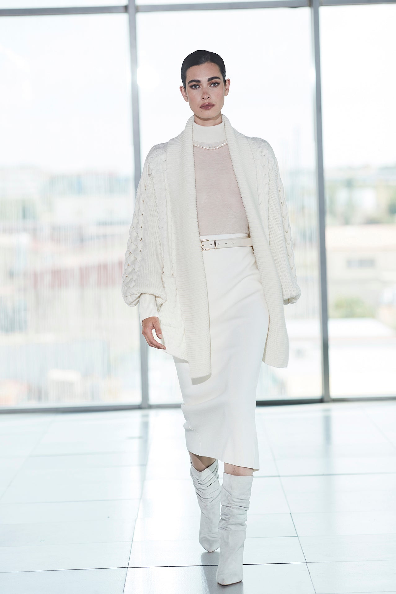 DANIELLE SHORT IVORY CARDIGAN - THE EXTREME COLLECTION