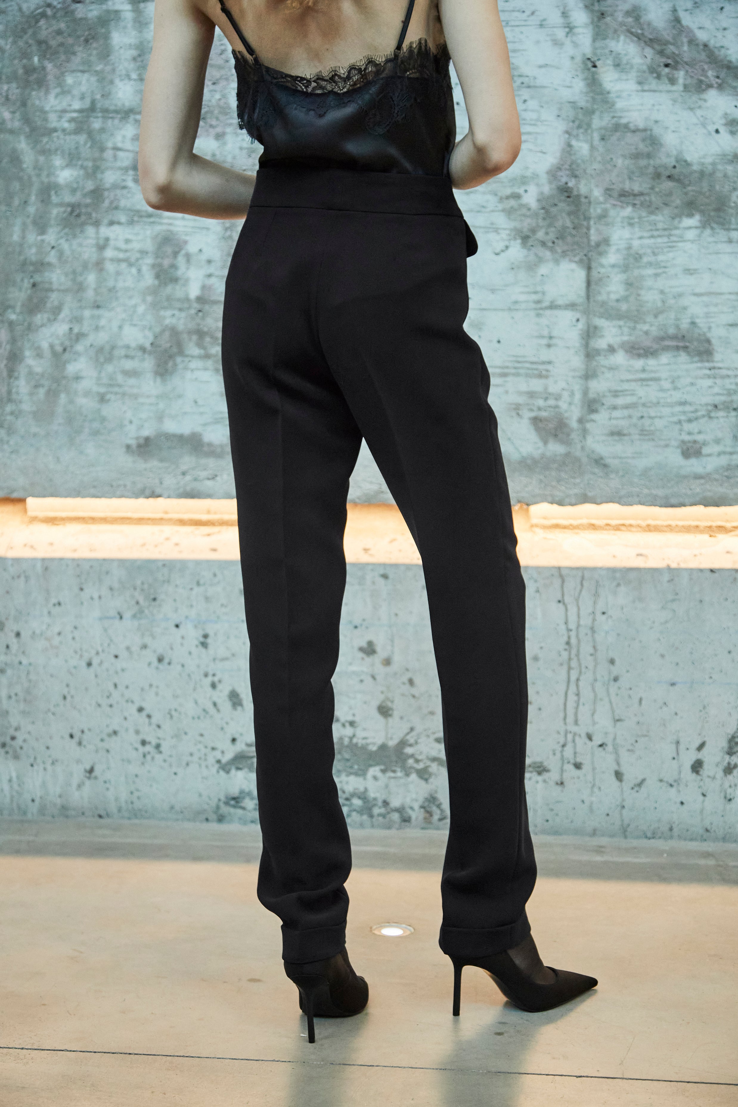 OLIVIA BLACK PLEATED TROUSERS