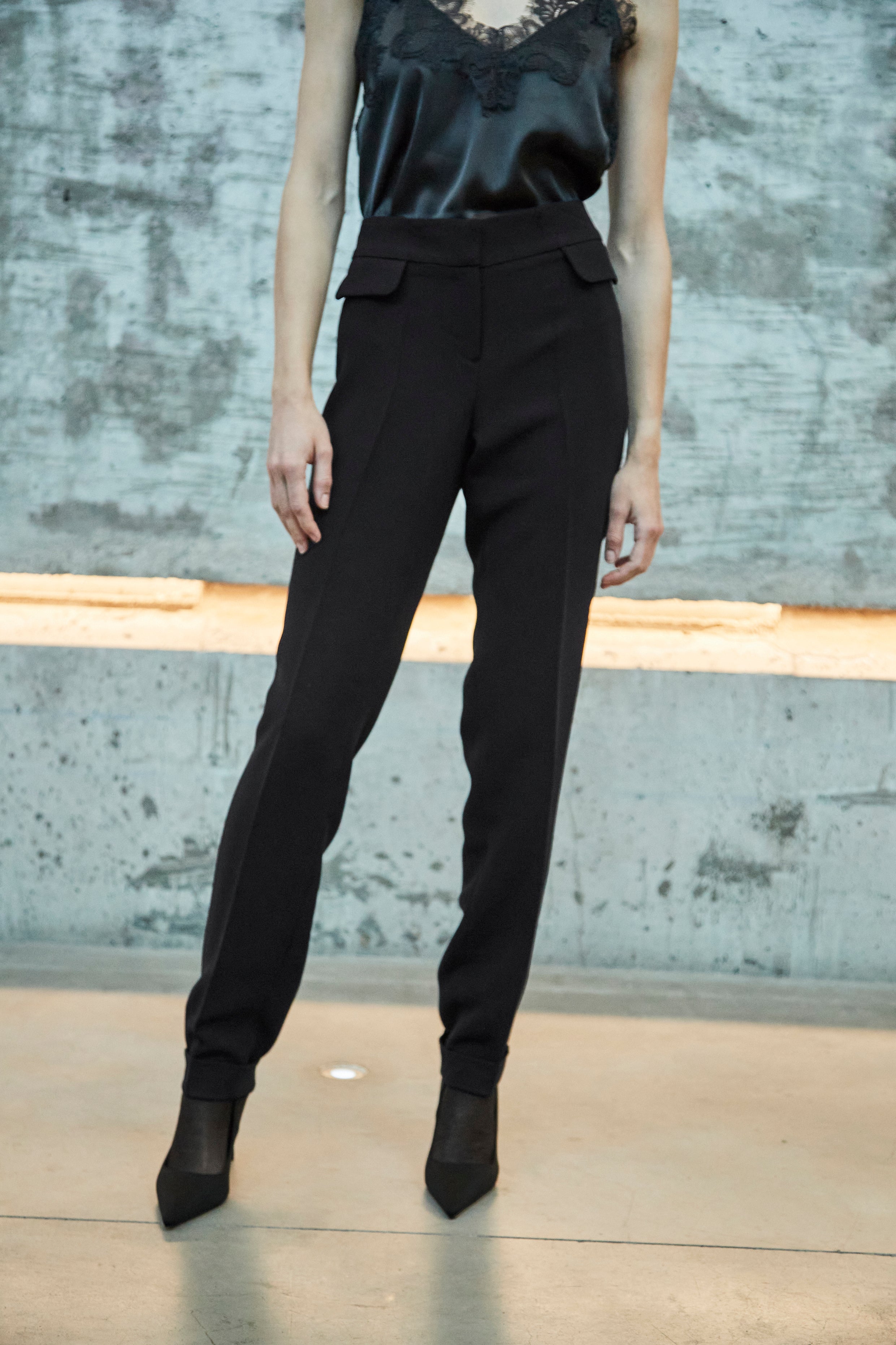 OLIVIA BLACK PLEATED TROUSERS