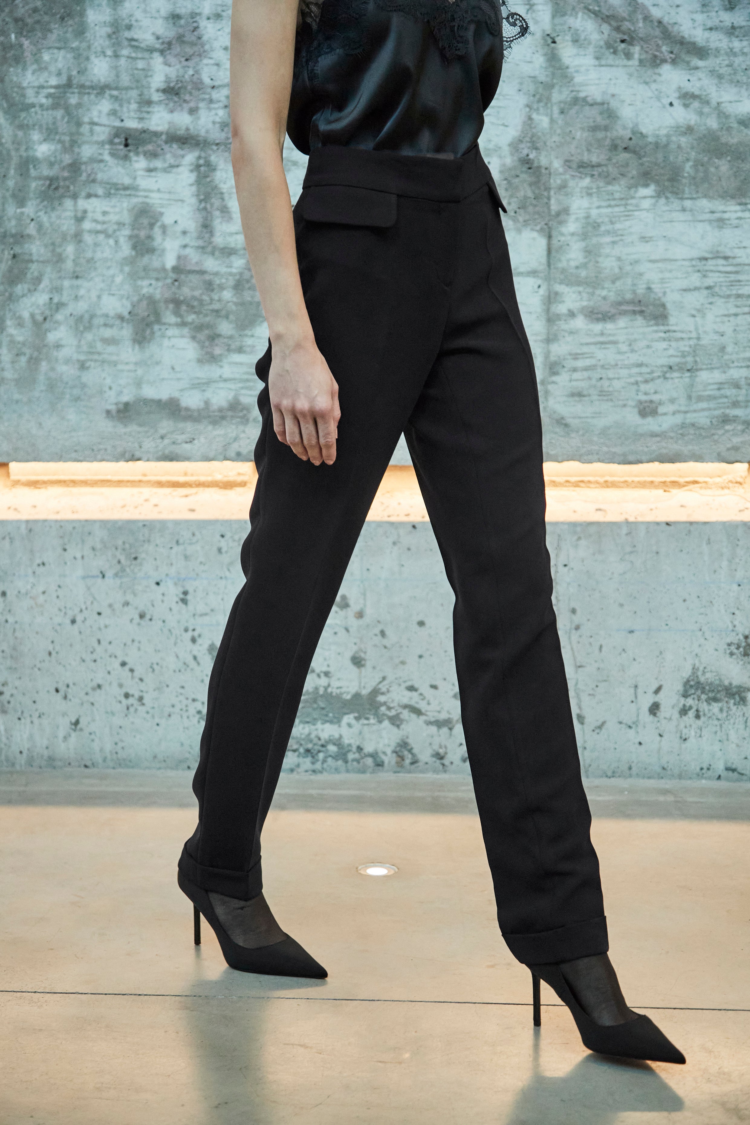 OLIVIA BLACK PLEATED TROUSERS