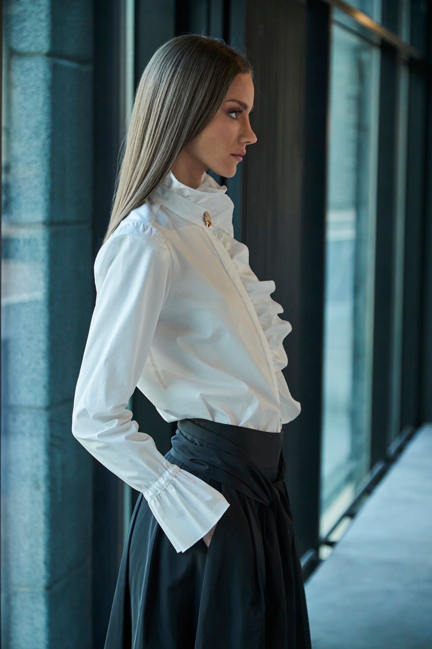 CAMISA BLANCA CON VOLANTE BOHEME