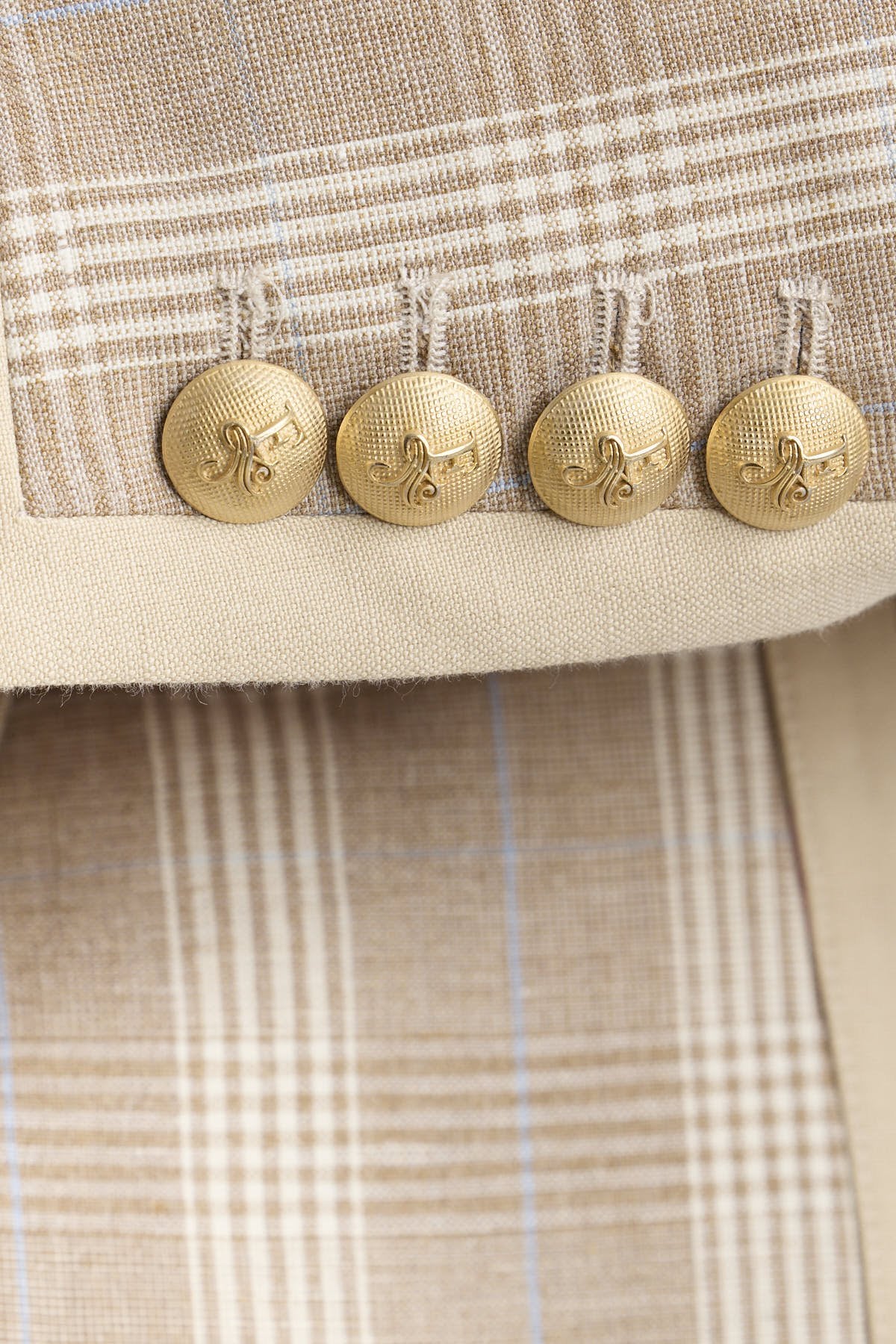 Women’s Gilbertine tailored blazer in camel linen-blend with a single-button closure.