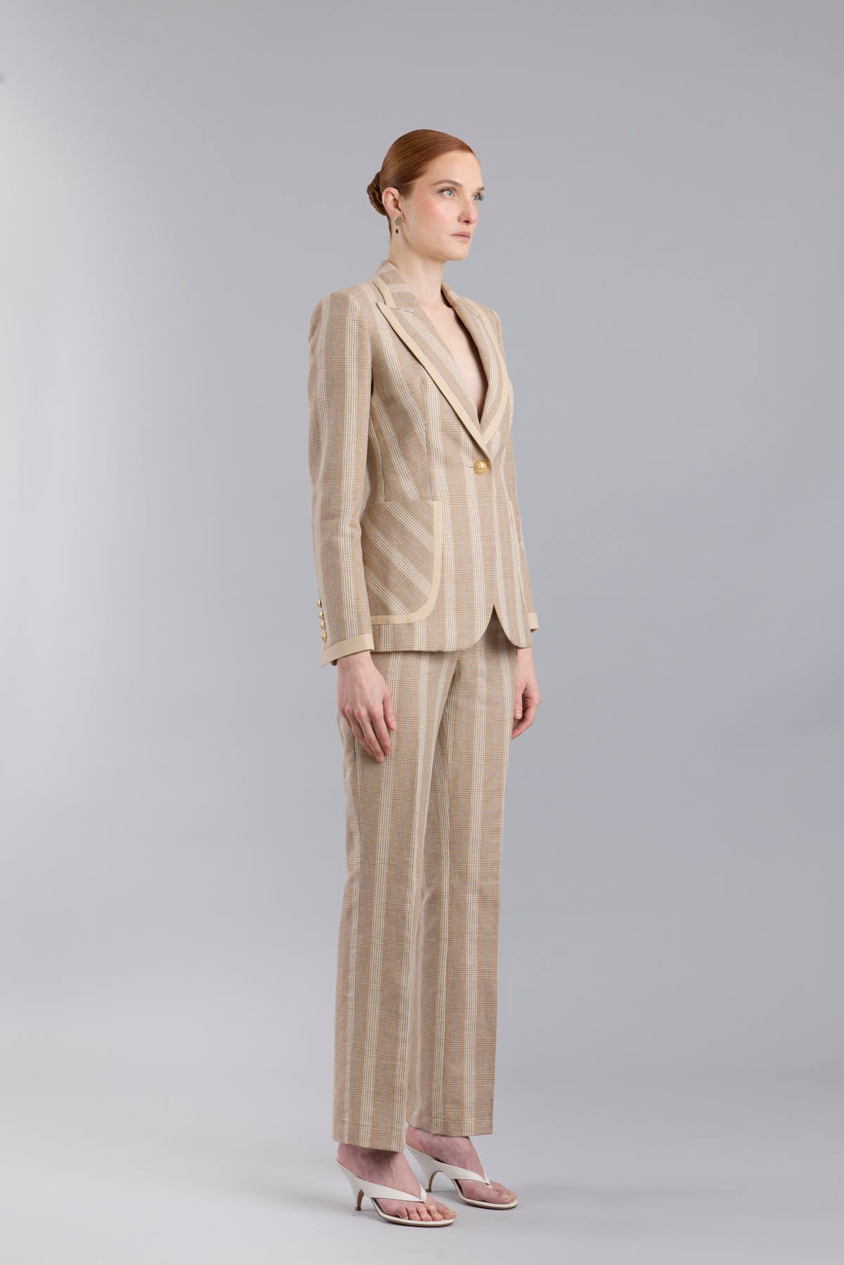 Women’s Gilbertine tailored blazer in camel linen-blend with a single-button closure.