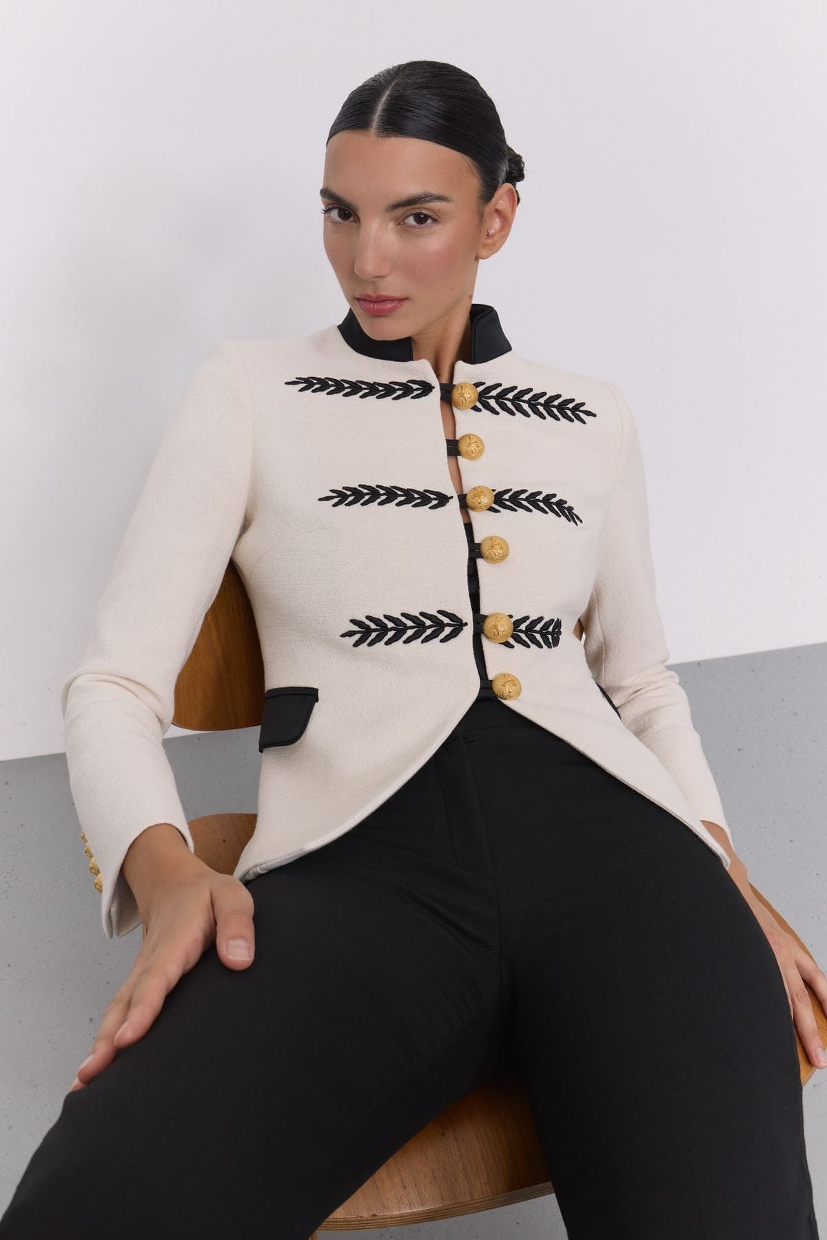Cropped Embroidered Blazer Renata 01 - Limited Edition - THE EXTREME COLLECTION